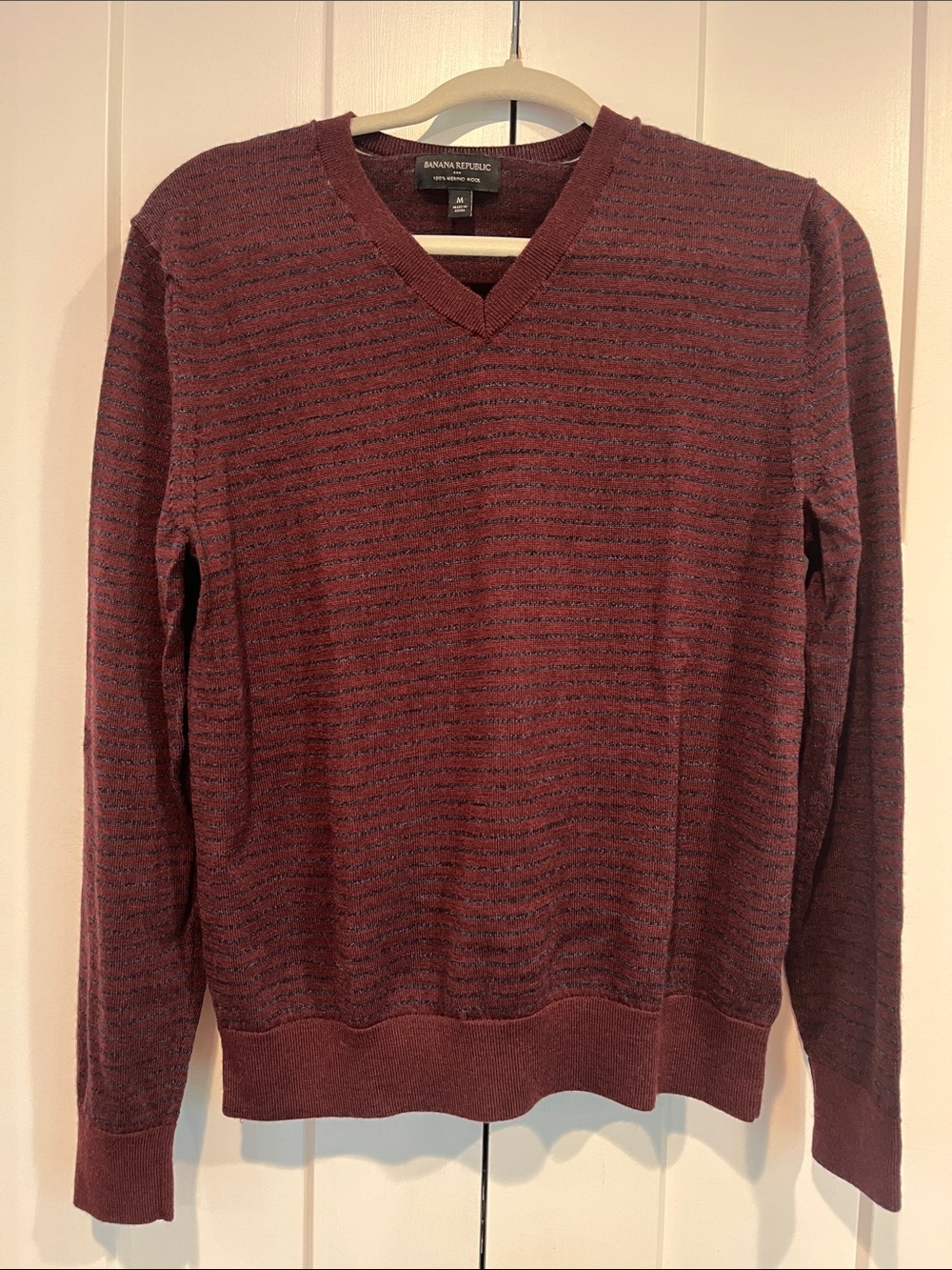 Banana Republic Men's Merino Wool V-Neck Sweater medium